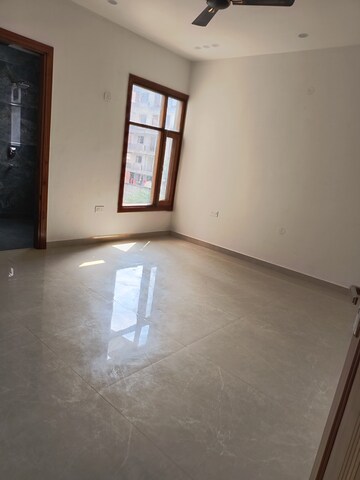 Furnished Amenities in 4 BHK Builder Floor at Green Fields Colony – for Rent