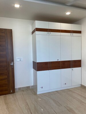 Room in 3 BHK Apartment at Amolik Residency, Sector 86 – for Sale