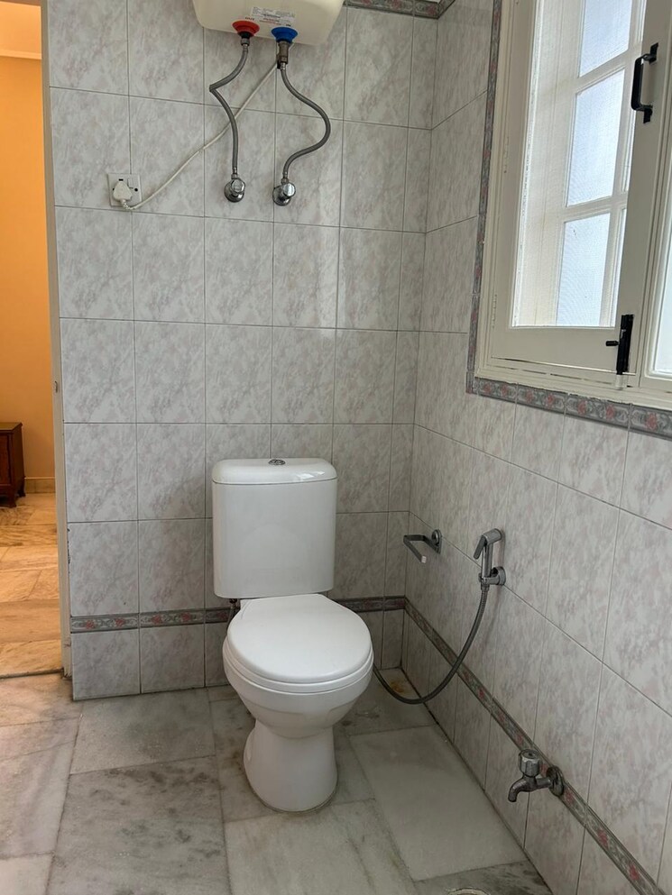 Master Bedroom, defence colony 3 Bedroom 328 Sq.Yd. Builder Floor In Defence Colony Delhi 9118673