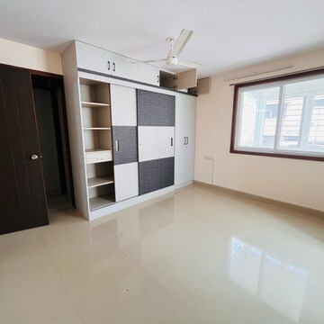 Room in 3 BHK Apartment at Indiranagar – for Rent
