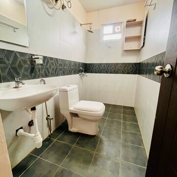 Team Area in 3 BHK Apartment at Indiranagar – for Rent
