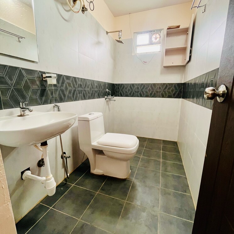 Team Area, indiranagar 3 Bedroom 2400 Sq.Ft. Apartment In Indiranagar Bangalore 9118737