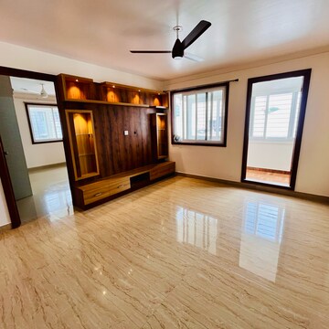 Room in 3 BHK Apartment at Indiranagar – for Rent