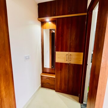 Furnished Amenities in 3 BHK Apartment at Indiranagar – for Rent