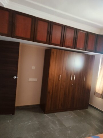 Room in 3 BHK Apartment at Bodakdev – for Rent