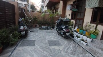 Parking in 3 BHK Builder Floor at Sector 7 – for Sale