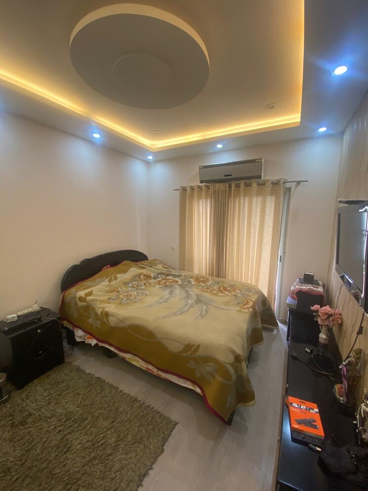 Bedroom, hiranandani-lake-verandahs 3 Bedroom 2200 Sq.Ft. Apartment In Bilekahalli Bangalore 9118803