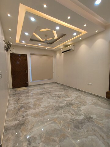 Room in 2 BHK Independent House at RWA Apartments Sector 108, Sector 108 – for Rent