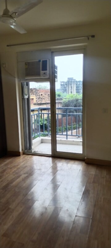 Room in 4 BHK Builder Floor at Sector 89 – for Rent