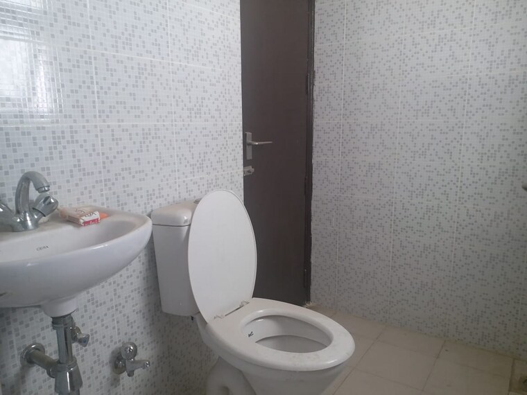 Bathroom, bptp-park-elite-floors-sector-88 3.5 Bedroom 1479 Sq.Ft. Builder Floor In Sector 88 Faridabad 9118937