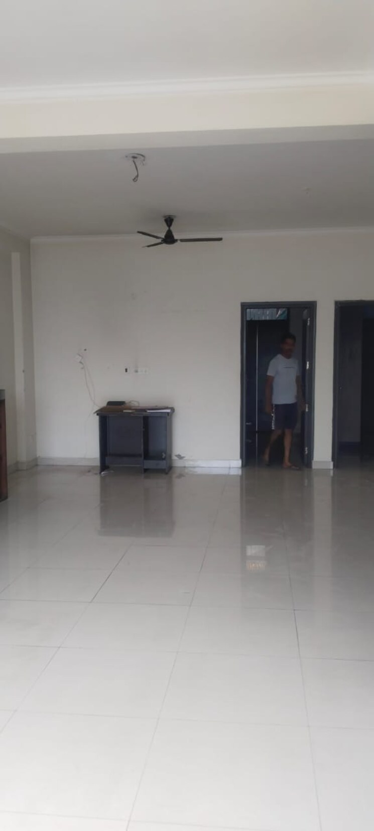 Room, sector 100 3 Bedroom 200 Sq.Mt. Independent House In Sector 100 Noida 9118950