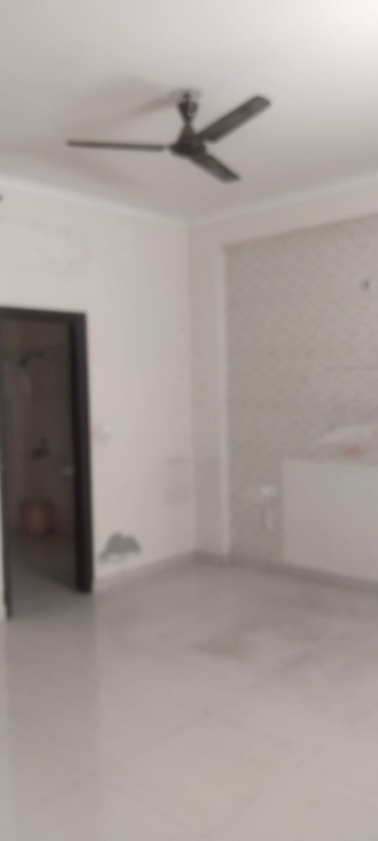 Room, sector 100 3 Bedroom 200 Sq.Mt. Independent House In Sector 100 Noida 9118950