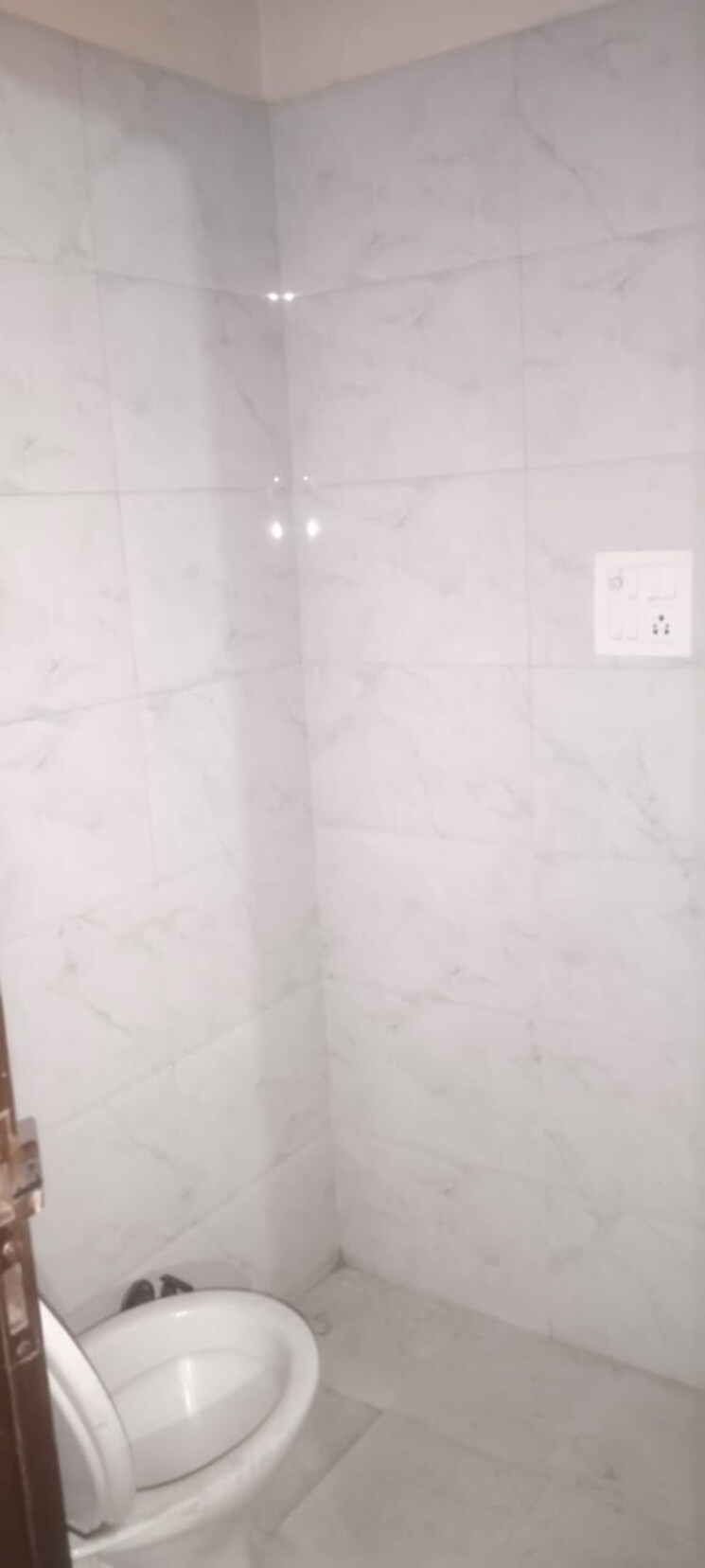 Bathroom, sector 100 3 Bedroom 200 Sq.Mt. Independent House In Sector 100 Noida 9118950