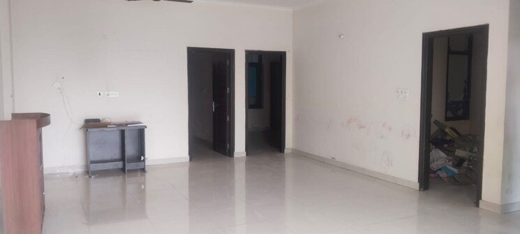 Room, sector 100 3 Bedroom 200 Sq.Mt. Independent House In Sector 100 Noida 9118950