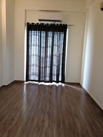 Room in 2 BHK Apartment at Baani City Center, Sector 63 – for Rent