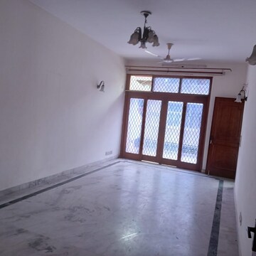 Room in 2 BHK Builder Floor at RWA DDA Flats Kalkaji, Kailash Hills – for Rent