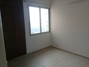 Room in 2.5 BHK Apartment at Ireo Uptown, Sector 66 – for Rent