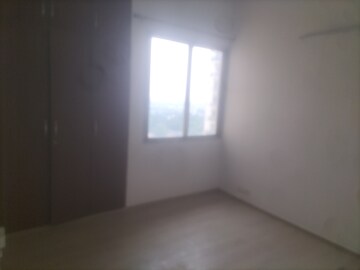 Room in 2.5 BHK Apartment at Ireo Uptown, Sector 66 – for Rent