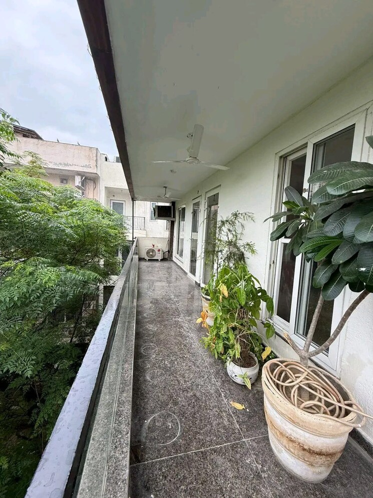 Balcony, tata-primanti-tower-residences 4 Bedroom 7000 Sq.Ft. Apartment In Sector 72 Gurgaon 9119014