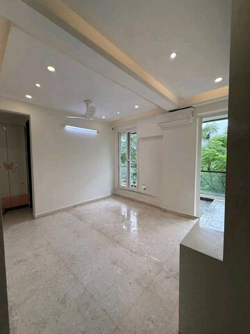 Room in 4 BHK Apartment at Tata Primanti-Tower Residences, Sector 72 – for Sale