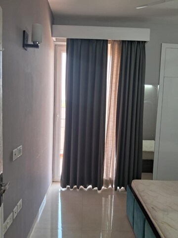 Room in 2 BHK Apartment at Supertech Hues, Sector 68 – for Rent