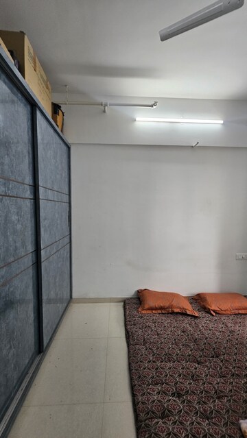 Room in 2 BHK Apartment at Venkatesh Graffiti, Keshav Nagar – for Rent