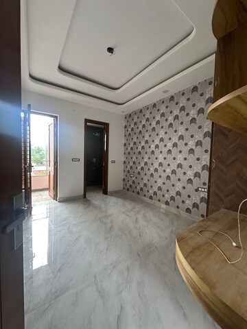 Room in 3 BHK Builder Floor at Fidato Honour Homes, Sector 89 – for Sale