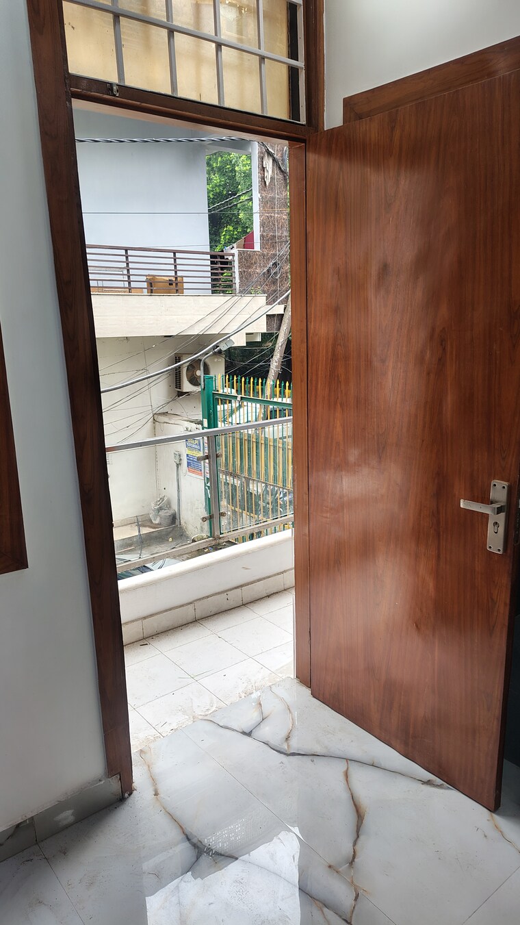 Balcony, sector 5 wave city 2 Bedroom 900 Sq.Ft. Builder Floor In Sector 5 Wave City Ghaziabad 9119072