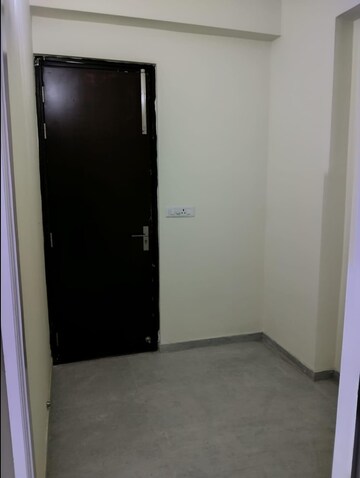 Room in 4 BHK Apartment at New Town Action Area ii – for Rent