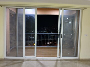 Room in 4 BHK Apartment at New Town Action Area ii – for Rent