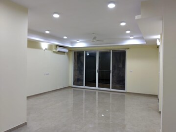 Room in 4 BHK Apartment at New Town Action Area ii – for Rent