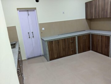 Room in 4 BHK Apartment at New Town Action Area ii – for Rent