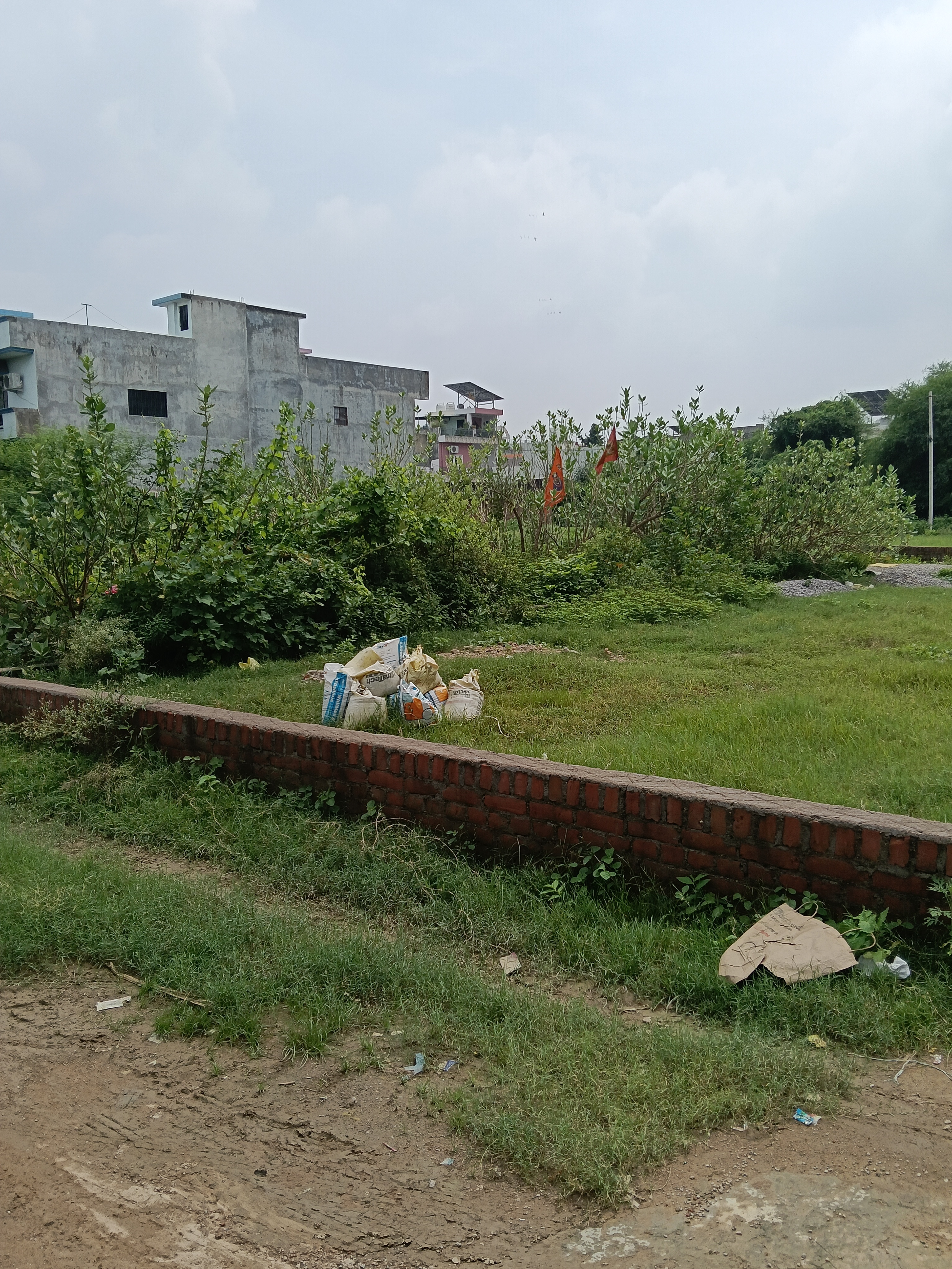Plot For Sale in Jankipuram