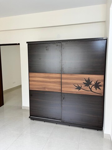 Room in 3 BHK Apartment at Prestige Notting Hill, Bannerghatta Road – for Rent