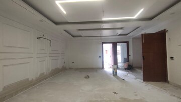 Building Lobby in 4 BHK Builder Floor at Sector 14 – for Sale