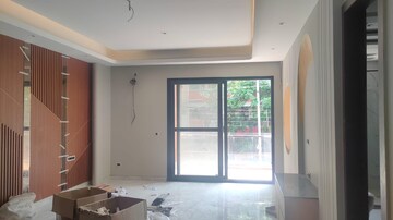 Room in 4 BHK Builder Floor at Sector 15 – for Sale