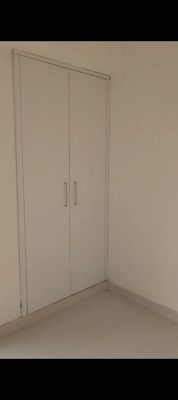 Room in 3 BHK Apartment at Vasu Fortune Residency Phase II, Raj Nagar Extension – for Rent