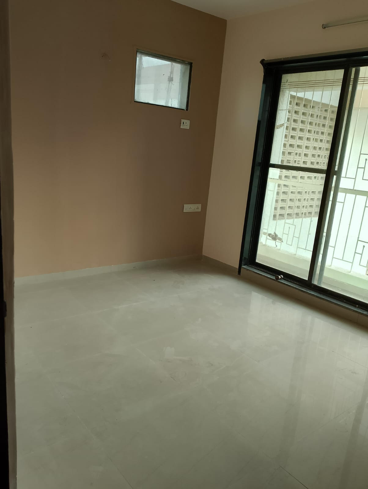 2 BHK 1040 Sq.Ft. Apartment in SRB Gurudeo CHS