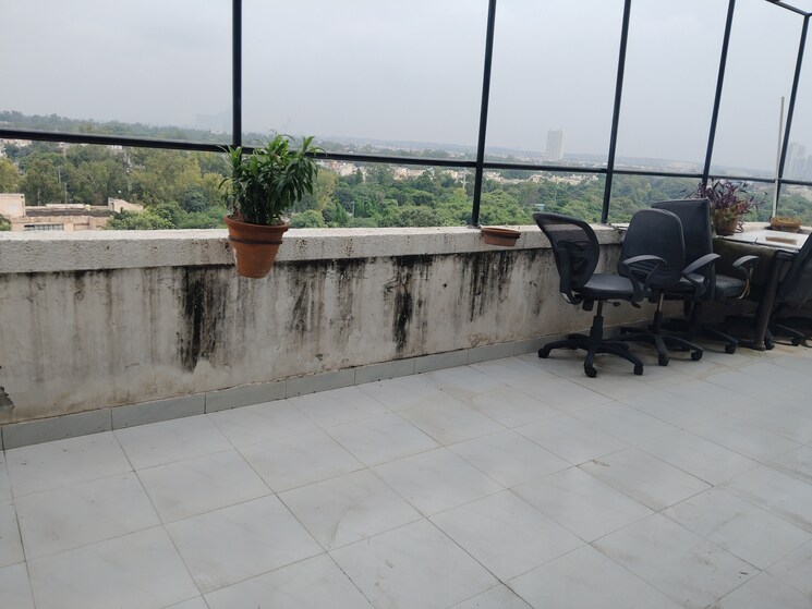 Balcony, netaji subhash place Commercial Office Space 689 Sq.Ft. In Netaji Subhash Place Delhi 9119357