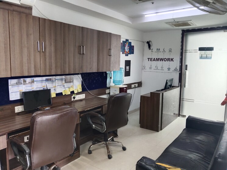 Team Area, netaji subhash place Commercial Office Space 689 Sq.Ft. In Netaji Subhash Place Delhi 9119357