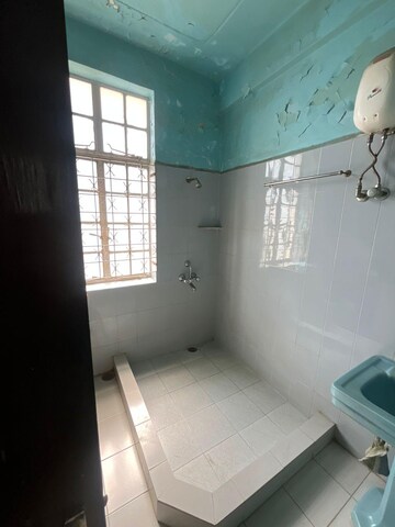 Bathroom in 3 BHK Apartment at Nirmal Building, Nariman Point – for Sale