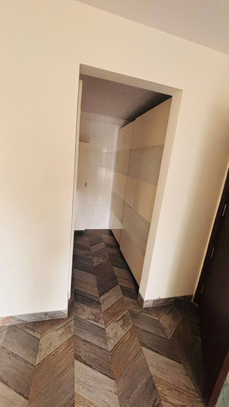 Bathroom, sector 52 3 Bedroom 2400 Sq.Ft. Builder Floor In Sector 52 Gurgaon 9119401