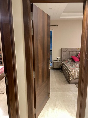 Bedroom in 4 BHK Apartment at DLF City Phase IV, Dlf Phase iv – for Rent