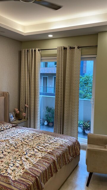 Bedroom in 4 BHK Apartment at DLF City Phase IV, Dlf Phase iv – for Rent
