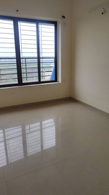 Room in 2.5 BHK Apartment at Kalpataru Srishti, Mira Road – for Rent