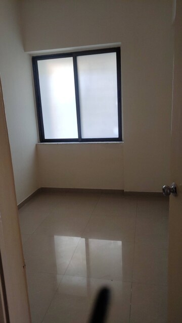 Room in 2.5 BHK Apartment at Kalpataru Srishti, Mira Road – for Rent