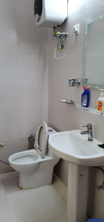 Bathroom in 1.5 BHK Independent House at Gomti Nagar – for Rent
