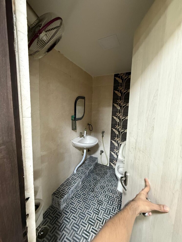 Bathroom, camac street Commercial Office Space 1195 Sq.Ft. In Camac Street Kolkata 9119479