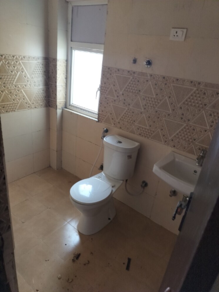 Bathroom, amrapali-golf-homes 2 Bedroom 835 Sq.Ft. Apartment In Sector 4 Greater Noida Greater Noida 9119515