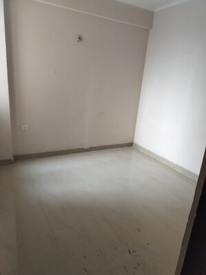 Room in 2 BHK Apartment at Amrapali Golf Homes, Sector 4 Greater Noida – for Sale